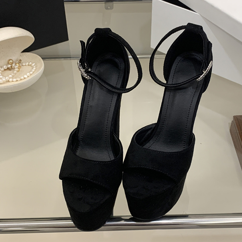 أحذية نسائية مثيرة بكعب عالٍ ج - مراجعة Ankle Strap Attachment وسعره